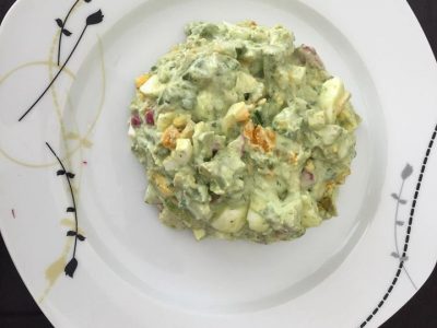 Avokádo-ředkvičkový salát s vejci